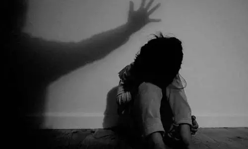 சகோதரியுடன் உடலுறவுக்கு வற்புறுத்திய மதகுரு: படம் பிடித்து அவரும் கற்பழித்த கொடூரம்