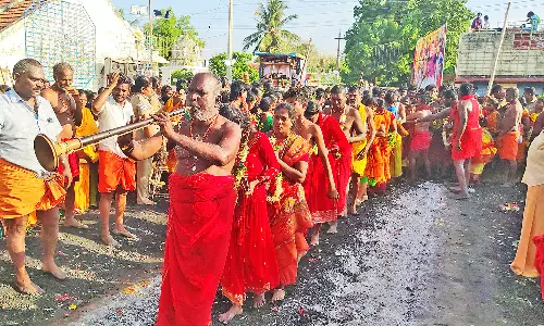 பழனி அருகே காளியம்மன் கோவில் திருவிழா: பூக்குழி இறங்கிய பக்தர்கள்