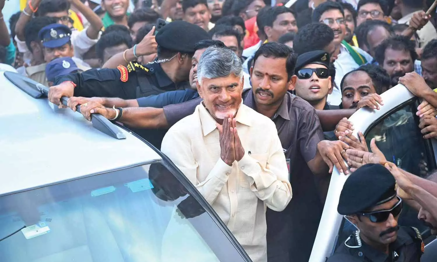 சபாநாயகர், 5 அமைச்சர்கள்.. முக்கிய பதவிகளை லிஸ்ட் போடும் சந்திரபாபு நாயுடு சபாநாயகர், 5 அமைச்சர்கள்.. முக்கிய பதவிகளை லிஸ்ட் போடும் சந்திரபாபு நாயுடு