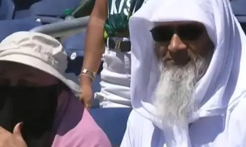 பாகிஸ்தான்-அமெரிக்கா போட்டியை மாறுவேடத்தில் பார்த்தாரா தோனி?