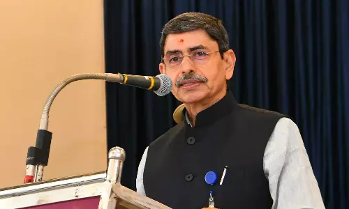 தமிழக பாடத்திட்டத்தில் முக்கிய பாடங்கள் தவிர்ப்பு- ஆளுநர் குற்றச்சாட்டு