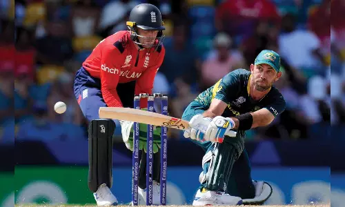 டி20 உலகக் கோப்பை: இங்கிலாந்தை வீழ்த்தி அதிரடி காட்டிய ஆஸ்திரேலியா