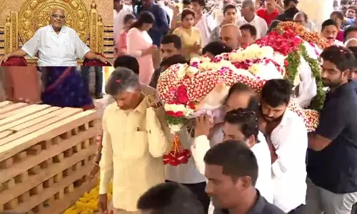 ராமோஜி ராவின் உடல் முழு அரசு மரியாதையுடன் தகனம்