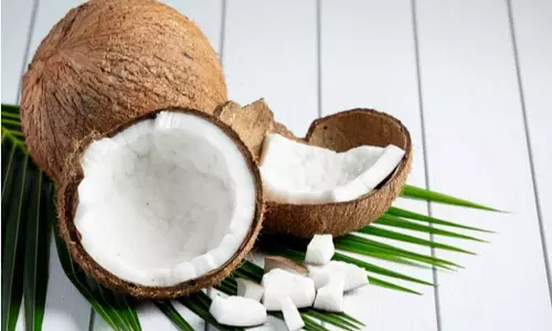 தேங்காயில் இவ்வளவு சத்துக்கள் இருக்கா?