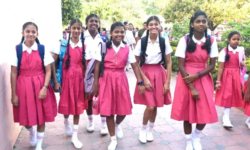 கோடை விடுமுறை முடிந்தது.. தமிழ்நாட்டில் பள்ளிகள் திறக்கப்பட்டன