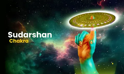 சிறு வடிவம் என்றாலும் பிரபஞ்ச அளவு பரந்து விரிந்த சுதர்சன சக்கரம்