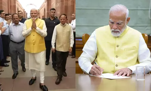 பிரதமர் அலுவலகத்தில் பொறுப்பேற்றுக் கொண்டார் நரேந்திர மோடி