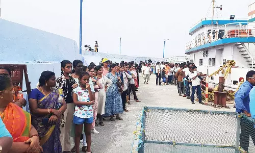 கோடை விடுமுறை சீசன் காலத்தில் கன்னியாகுமரிக்கு 10 லட்சம் சுற்றுலா பயணிகள் வருகை