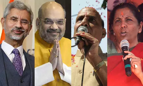 மீண்டும் நிதியமைச்சராக நிர்மலா சீதாராமன்: அமைச்சரவை பட்டியல் வெளியீடு