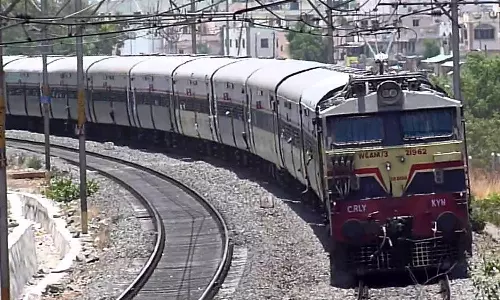 ரெயிலில் பிறந்த குழந்தைக்கு மகாலட்சுமி என்று பெயரிட்ட முஸ்லிம் தம்பதி