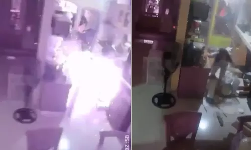 வெடித்துச் சிதறிய LPG சிலிண்டர்.. அலறியடித்த பெண் - அதிர்ச்சி வீடியோ