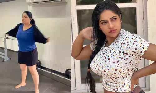 உடற்பயிற்சி செய்யும் வீடியோவை வெளியிட்ட நடிகை ரேஷ்மா பசுபுலேட்டி