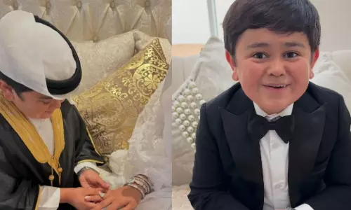 போட்டிக்காக திருமணத்தை தள்ளிவைத்த 3 அடி உயர பாடகர்