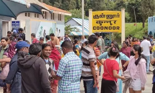 ஊட்டி மலை ரெயிலில் குவியும் வெளிமாநில பயணிகள்