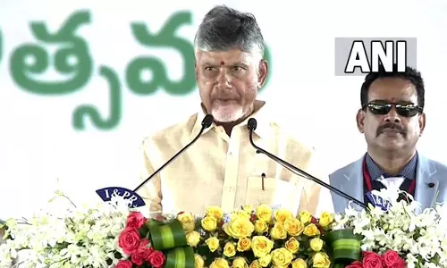 ஆந்திர முதல்-மந்திரியாக பதவியேற்றார் சந்திரபாபு நாயுடு