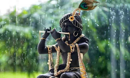 மோகத்தை உண்டாக்குகிற மேகத்தின் கருப்பு கண்ணன்