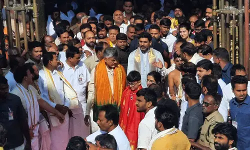 திருப்பதி கோவிலில் முதல்-மந்திரி சந்திரபாபு நாயுடு சாமி தரிசனம்