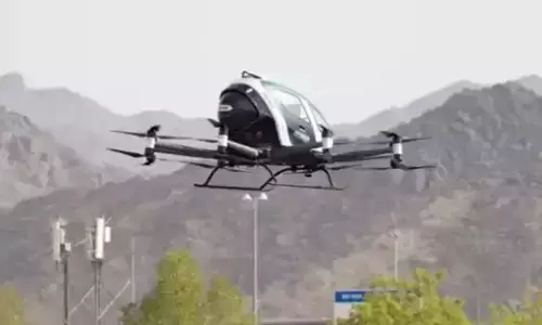 அபுதாபியில் பறக்கும் டாக்சி வெற்றிகரமாக சோதனை- அடுத்த ஆண்டு அறிமுகம்