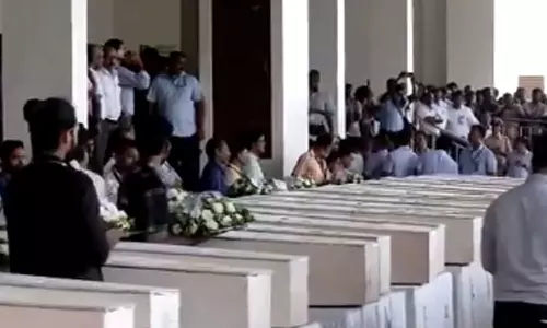 குவைத் தீவிபத்து... 7 தமிழர்களின் உடல்கள் அமைச்சரிடம் ஒப்படைப்பு