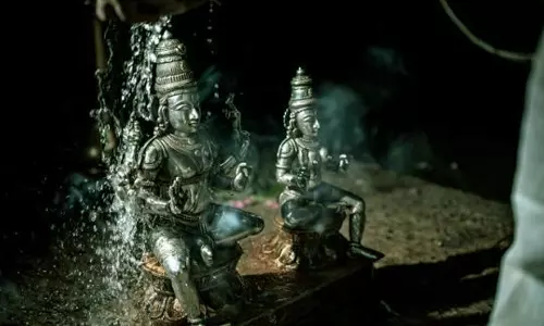 அதிசயிக்க வைக்கும் அபிஷேகப்பிரியன்