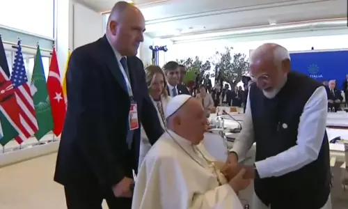 போப் பிரான்சிசுடன் பிரதமர் மோடி சந்திப்பு