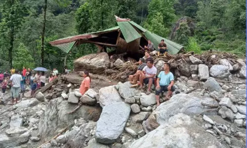 சிக்கிம் நிலச்சரிவில் சிக்கி 9 பேர் பலி: 1200க்கும் மேற்பட்ட சுற்றுலா பயணிகள் அவதி