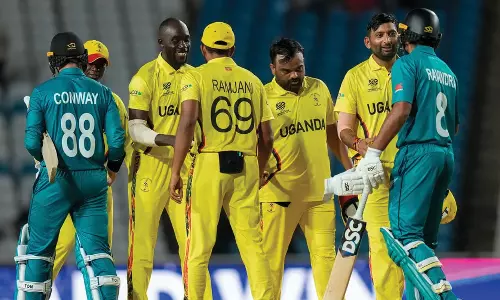 டி20 உலகக்கோப்பை: 5.1 ஓவர்களில் இலக்கை எட்டி நியூசிலாந்து அபார வெற்றி