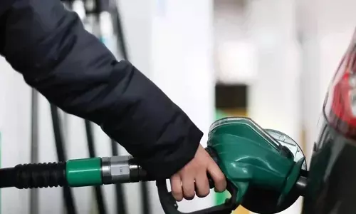 பக்ரீத் பண்டிகை முன்னிட்டு பாகிஸ்தானில் பெட்ரோல் விலை அதிரடி குறைப்பு