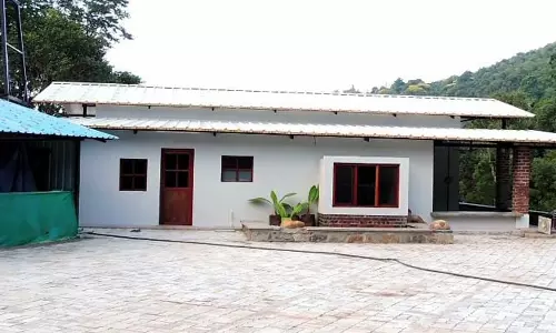 நடிகர் பிரகாஷ்ராஜ் மீது ஆக்கிரமிப்பு புகார்