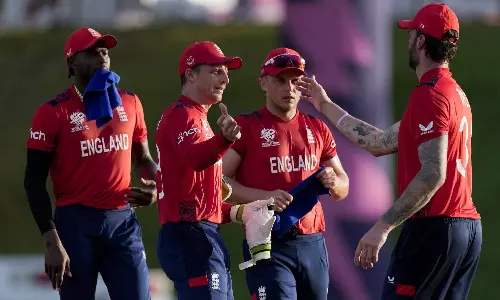 ஆஸ்திரேலியா வெற்றியால் சூப்பர் 8-க்கு முன்னேறியது இங்கிலாந்து