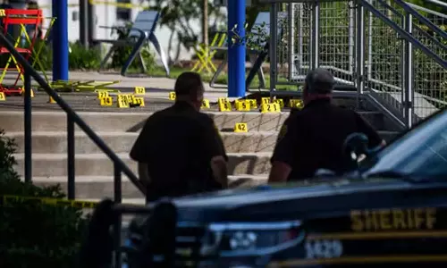 அமெரிக்காவில் சிறுவர் பூங்காவில் மர்ம நபர் துப்பாக்கி சூடு- 8 பேர் காயம்