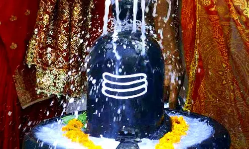 சகல ஐஸ்வர்யங்களும் பெற இந்த பொருளாள் அபிஷேகம் செய்யுங்கள்!