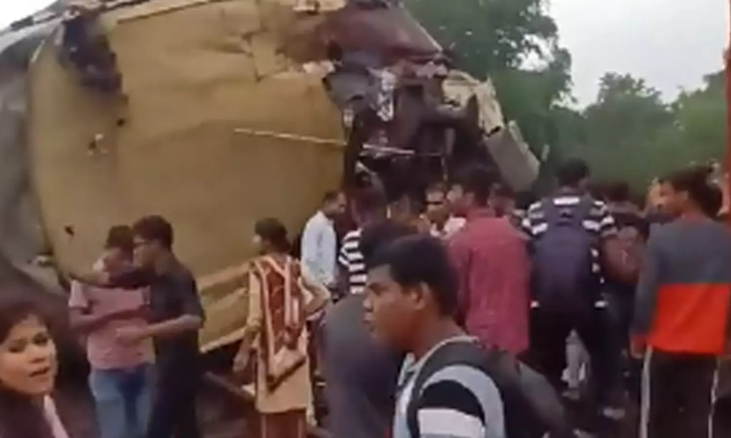 எதிர்பாராத விபத்து வடகிழக்கு எல்லை ரயில்வே... ... மேற்கு வங்க ரெயில் விபத்து: பலியானோர் குடும்பத்திற்கு தலா ரூ.10 லட்சம் நிவாரணம்... லைவ் அப்டேட்ஸ்... எதிர்பாராத விபத்து வடகிழக்கு எல்லை ரயில்வே... ... மேற்கு வங்க ரெயில் விபத்து: பலியானோர் குடும்பத்திற்கு தலா ரூ.10 லட்சம் நிவாரணம்... லைவ் அப்டேட்ஸ்...