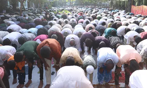 திருப்பூரில் குர்பானி கொடுத்து பக்ரீத் பண்டிகை சிறப்பு தொழுகை