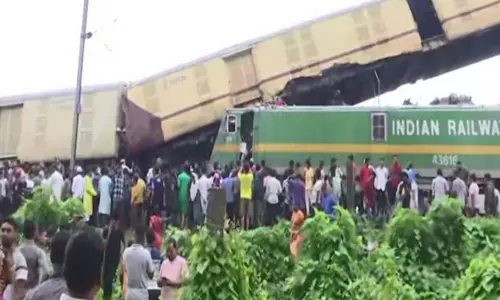 மேற்கு வங்க ரெயில் விபத்து: பலியானோர் குடும்பத்திற்கு தலா ரூ.10 லட்சம் நிவாரணம்... லைவ் அப்டேட்ஸ்...