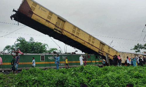 மேற்குவங்க ரெயில் விபத்து: மோடி அரசின் அலட்சியம் - காங்கிரஸ் கட்சி கண்டனம்