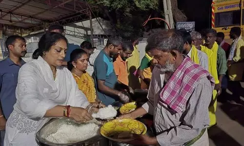 நினைத்த வேட்பாளர் வெற்றி பெற்றதால் ஊரையே காலி செய்து திருப்பதிக்கு பாதயாத்திரை சென்ற கிராம மக்கள்