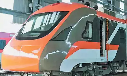 வந்தே மெட்ரோ ரெயில் தயாரிக்கும் பணி தீவிரம்- ரெயில்வே அதிகாரிகள் தகவல்