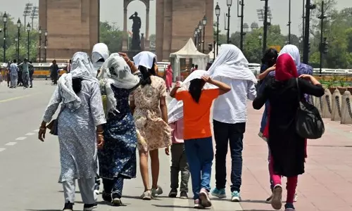 வெப்ப அலை- டெல்லிக்கு ரெட் அலர்ட் விடுத்த இந்திய வானிலை ஆய்வு மையம்