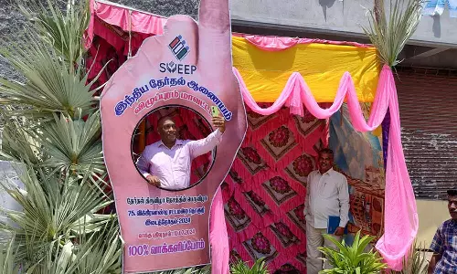 100 சதவீத வாக்குபதிவை வலியுறுத்தி செல்பி பாயிண்ட்-  கலெக்டர் தொடங்கி வைத்தார்