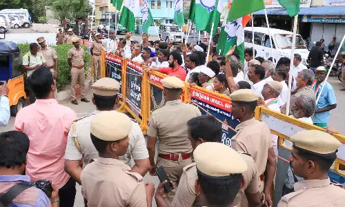 மத்திய மந்திரி ராஜினாமா செய்யக்கோரி திண்டுக்கல் ரெயில் நிலையத்தில் காங்கிரசார் போராட்டம்