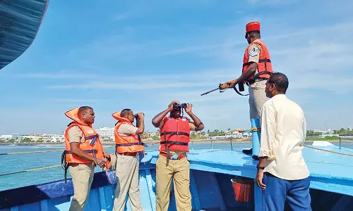 புதுச்சேரி கடலில் போலீசார் தீவிரவாத தடுப்பு ஒத்திகை