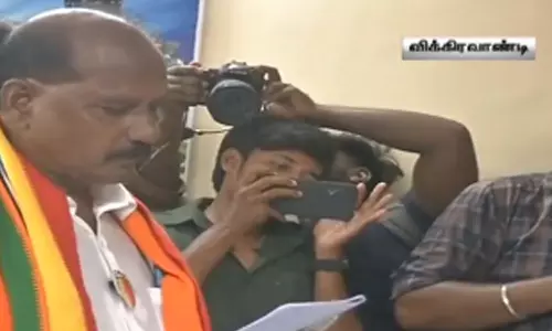 விக்கிரவாண்டி இடைத்தேர்தல்: பா.ம.க. வேட்பாளர் வேட்புமனு தாக்கல்