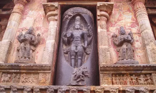 லிங்கோத்பவரின்  அடியும்  முடியும்  புதைந்த  ரகசியம்