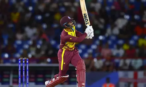 டி20 உலகக் கோப்பை சூப்பர் 8: 180 ரன்களை குவித்த வெஸ்ட் இண்டீஸ்