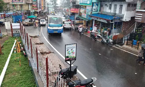 வால்பாறையில் கொட்டி தீர்த்த கனமழை- பள்ளிகளுக்கு விடுமுறை