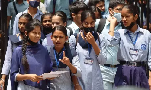 அடுத்த கல்வி ஆண்டில் இருந்து 10-ம் வகுப்பு மாணவர்களுக்கு 10 பாடங்கள்- அதிர்ச்சி அறிவிப்பு