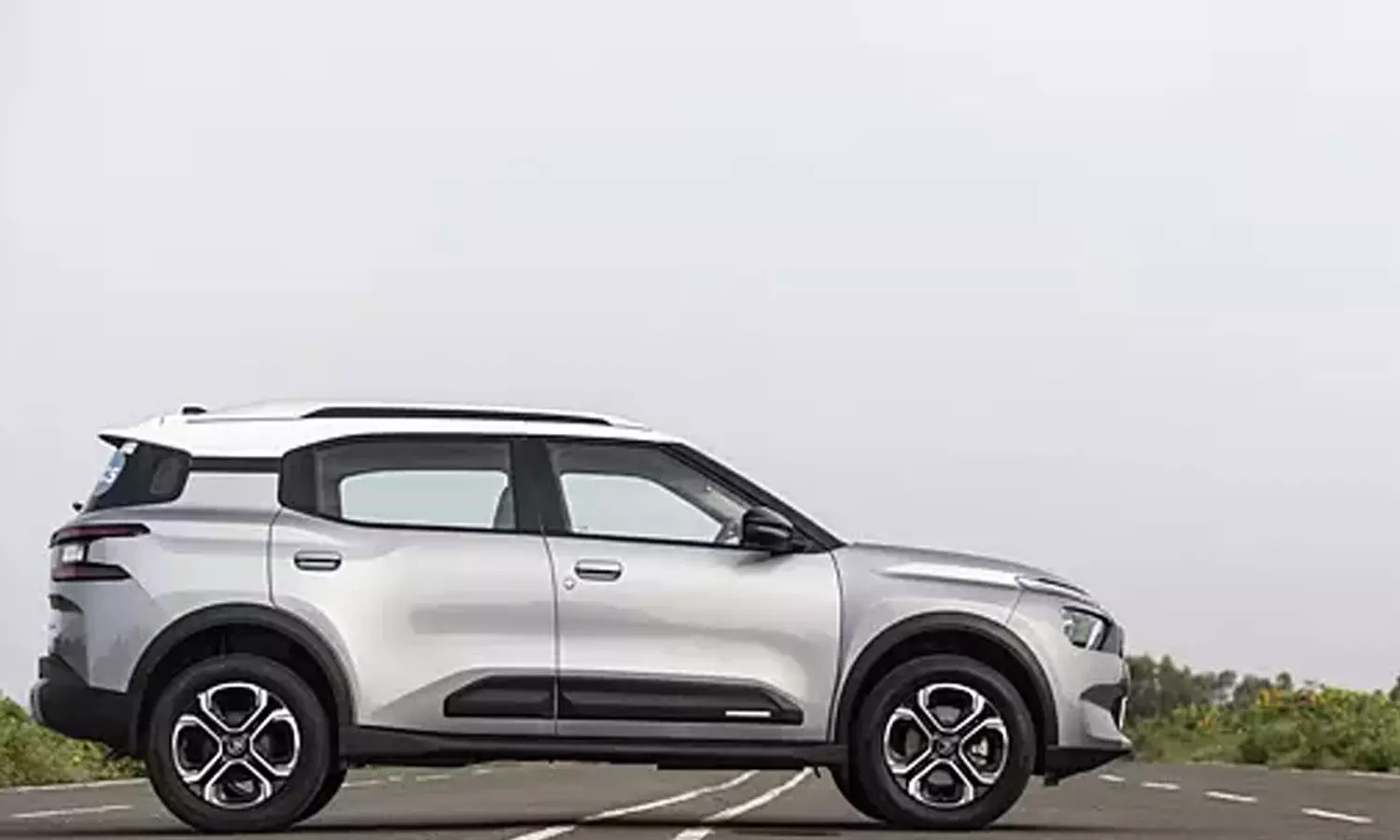 கார் மாடலுக்கு ரூ.2.62 லட்சம் தள்ளுபடி வழங்கும் நிறுவனம் கார் மாடலுக்கு ரூ.2.62 லட்சம் தள்ளுபடி வழங்கும் நிறுவனம்