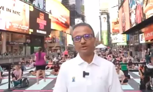 அமெரிக்காவின் டைம்ஸ் சதுக்கத்தில் களைகட்டிய சர்வதேச யோகா தினம்