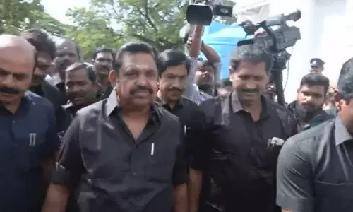 கள்ளச்சாராய உயிர்பலி உயர்வு.. கருப்பு சட்டையுடன் சட்டமன்றம் வந்த இ.பி.எஸ்.. எம்.எல்.ஏ.க்களுடன் தீவிர ஆலோசனை